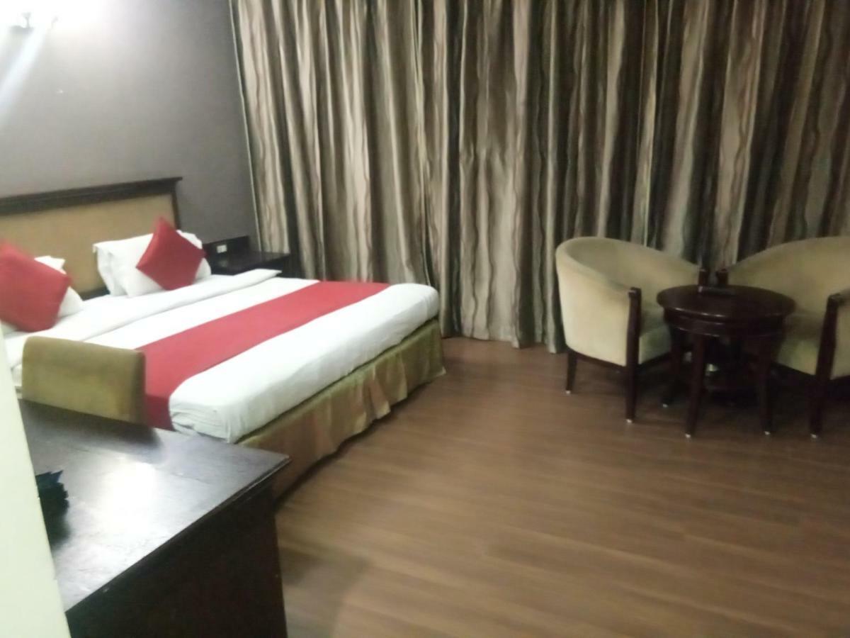 Hotel One Place Hyderabad Exterior photo